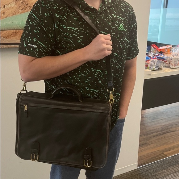 Coach Black Leather Briefcase w/ strap - vintage vibes brass metal /  preowned - Picture 14 of 14